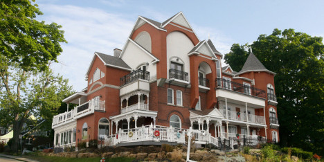 $129 and Up for a Bed and Breakfast Stay in Niagara $129 and Up for a Bed and Breakfast Stay in Niagara