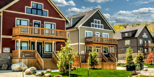 4-Night Stay in a Blue Mountain Chalet 4-Night Stay in a Blue Mountain Chalet