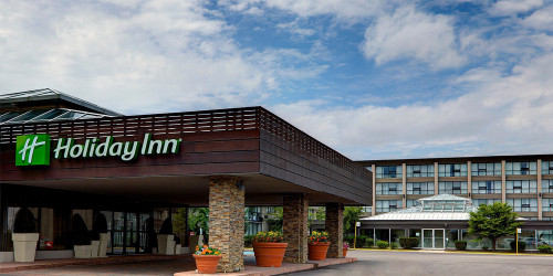 A One-Night Airport Stay with Breakfast and 8 Days of Parking A One-Night Airport Stay with Breakfast and 8 Days of Parking
