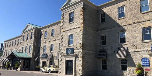 Stay 1 Night in a Niagara Luxury Inn Stay 1 Night in a Niagara Luxury Inn