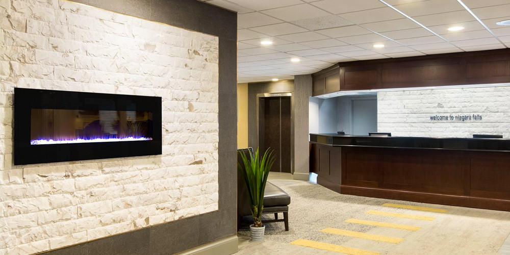 The Days Inn Near The Falls: 1-Night Stay in Niagara Falls with Dining & Entertainment