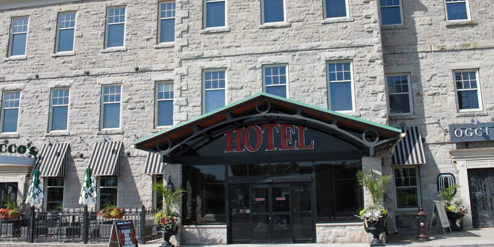 Stone Mill Inn: 1-Night Stay in a Niagara Luxury Inn with Bottle of Wine