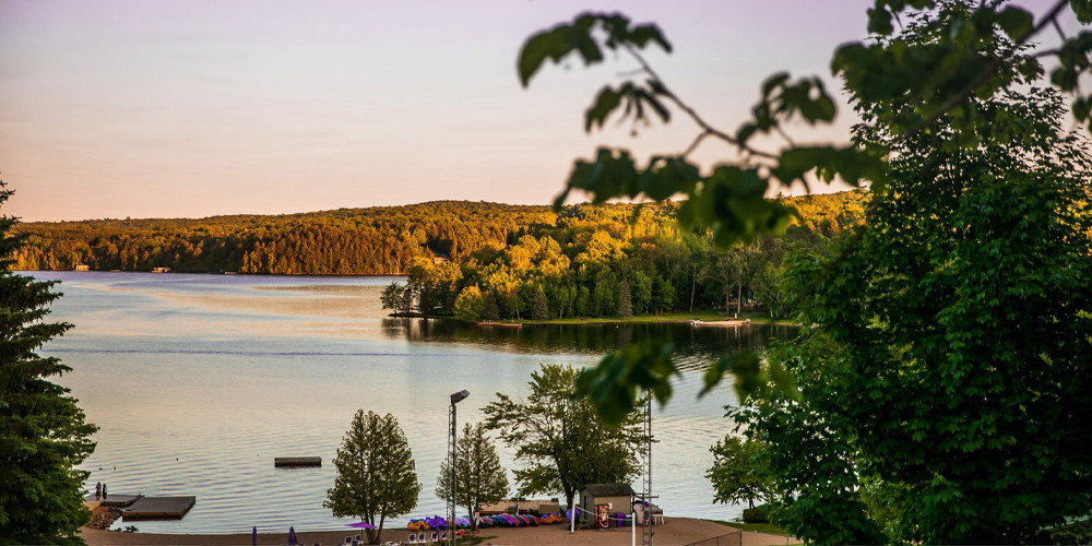 Hidden Valley Resort: 1-Night Stay with Wine, Macaroons & Spa Credit in Muskoka
