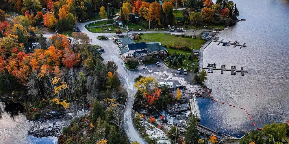 Ahmic Lake Resort: Lakefront Stay with Dining Credit & Activities