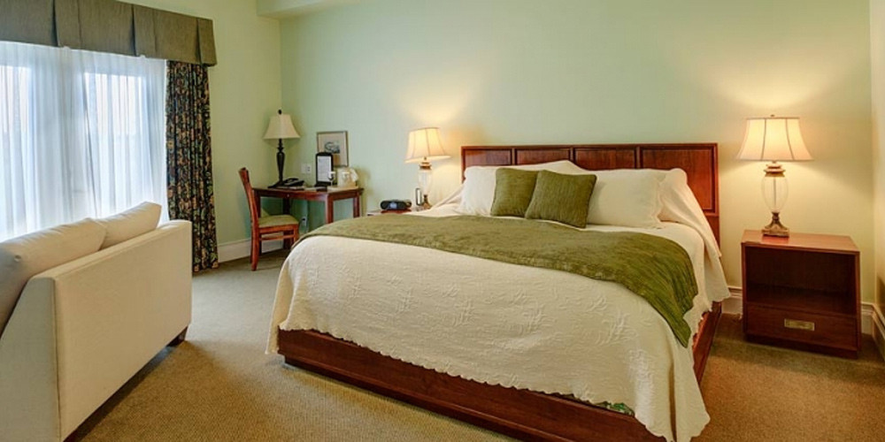 The Waring House Inn: 1-Night Stay or Stay with Cookery Class in Prince Edward County