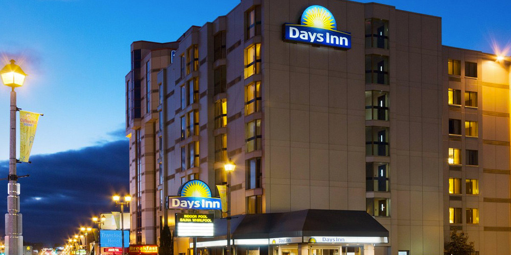 The Days Inn Near The Falls: 1-Night Stay in Niagara Falls with Dining & Entertainment