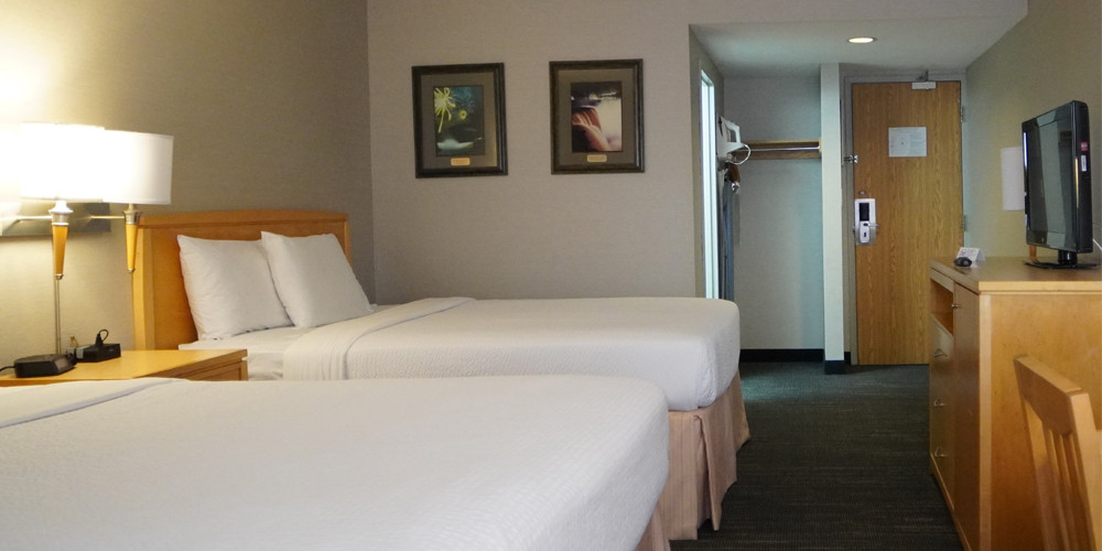 The Days Inn Near The Falls: 1-Night Stay in Niagara Falls with Dining & Entertainment