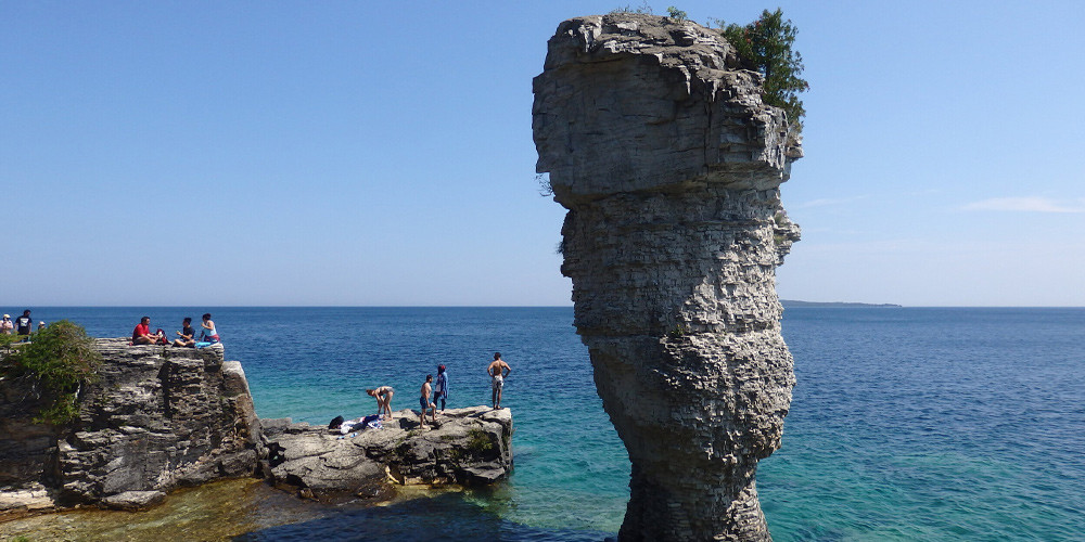 Lake Fever Wilderness: 8-Day Bucket Lister Guided Tour Departing from Toronto