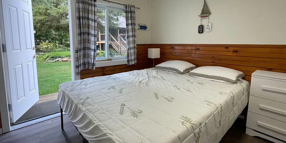 Bobcaygeon Resort: 2-Night Waterfront Cottage Stay in Ontario&rsquo;s Kawartha Lakes