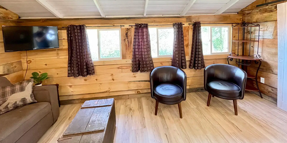 Catch More Resort: 2-Night Waterfront Cottage Stay on Ontario&rsquo;s Scenic Lake