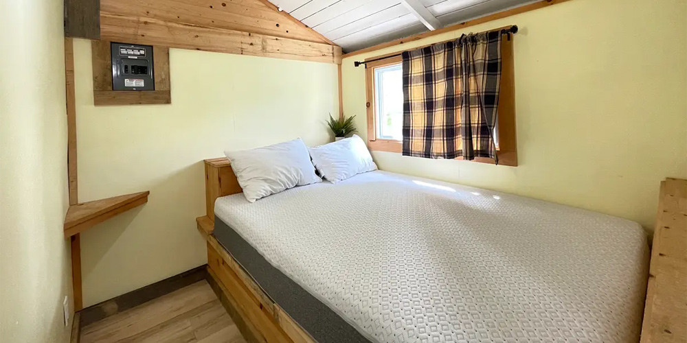 Catch More Resort: 2-Night Waterfront Cottage Stay on Ontario&rsquo;s Scenic Lake