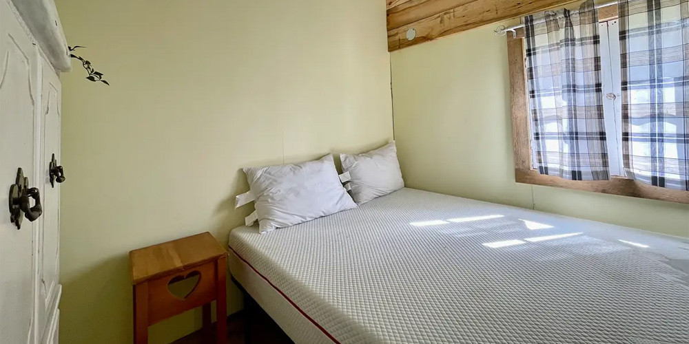 Catch More Resort: 2-Night Waterfront Cottage Stay on Ontario&rsquo;s Scenic Lake