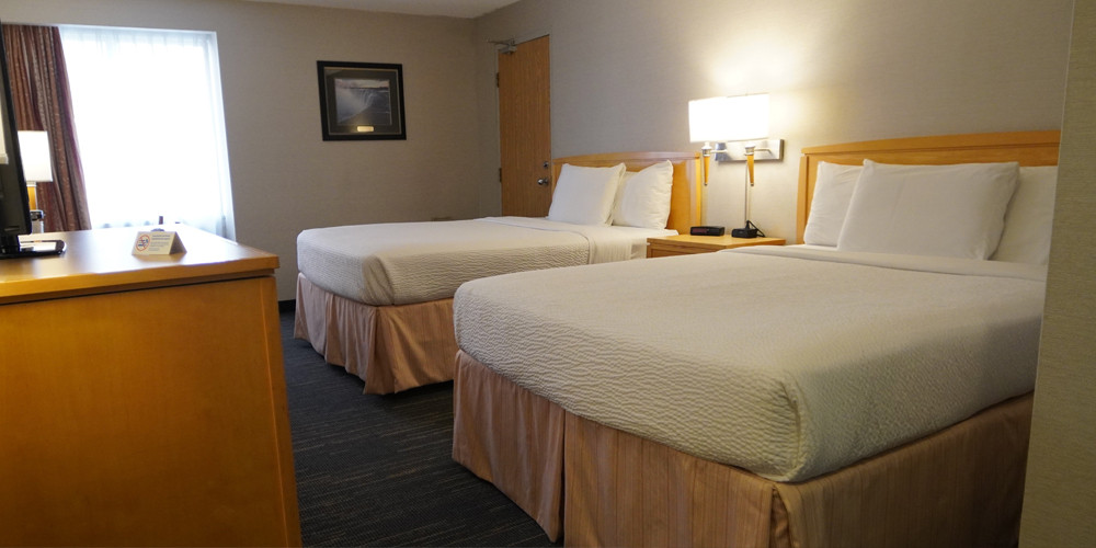 FLASH SALE! The Days Inn Near The Falls: 1-Night Stay in Niagara Falls with Dining & Entertainment