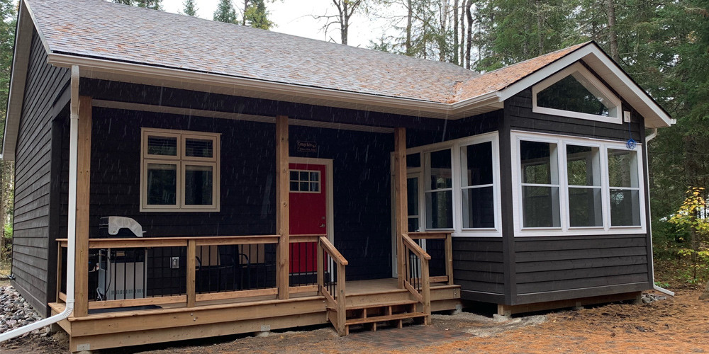 Edgewater: 2-Night Stay in a Cozy Cabin Minutes from Algonquin Park