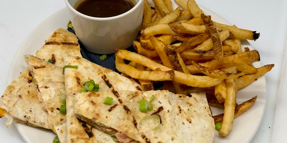 Edgewater: 2-Night Stay in a Cozy Cabin Minutes from Algonquin Park