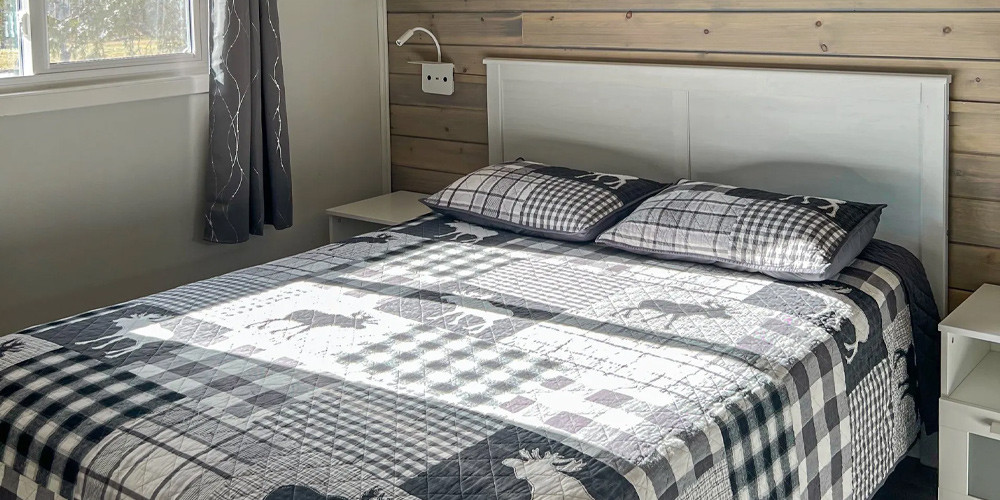 Ahmic Lake Resort: 2-Night Lakefront Stay with Dining Credit