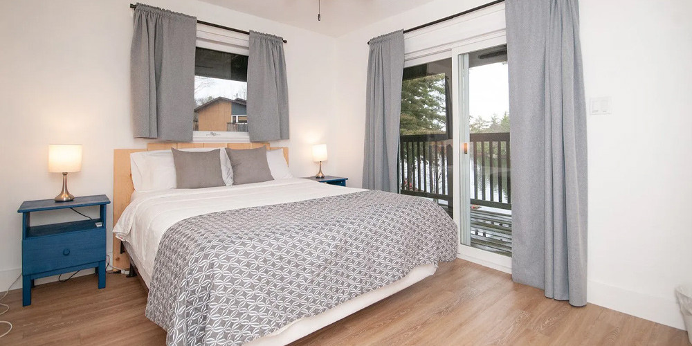 Lake Muskoka Chalet: 2-Night Stay in a Grand Chalet with Late Checkout + Gift Basket