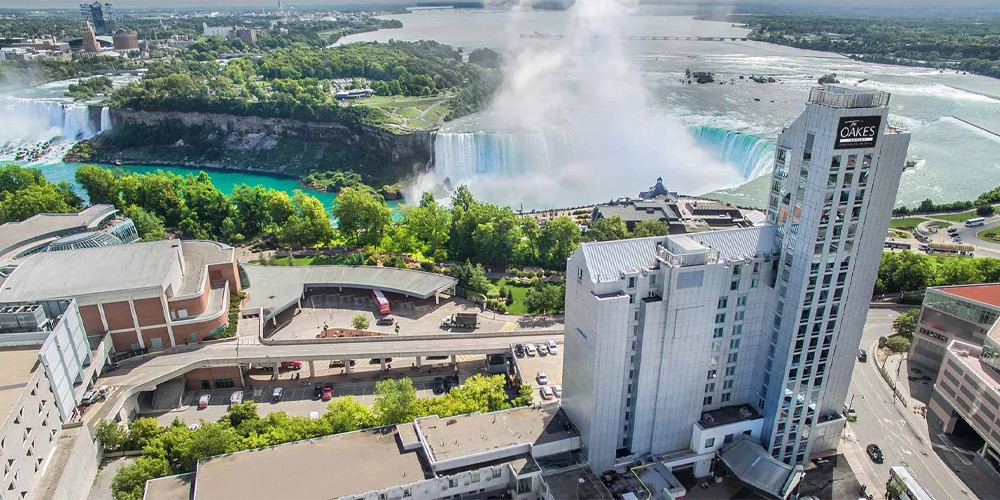 BLACK FRIDAY FLASH SALE! $98.10 & Up for a Stay at The Oakes Hotel Overlooking the Falls
