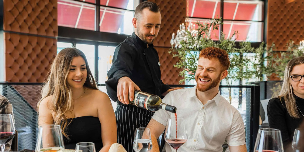 BLACK FRIDAY FLASH SALE! $98.10 & Up for a Stay at The Oakes Hotel Overlooking the Falls