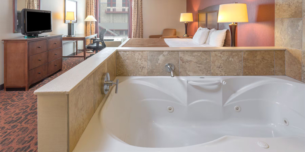 $55.80 & Up for a 1-Night Stay at the Ramada by Wyndham Niagara Falls