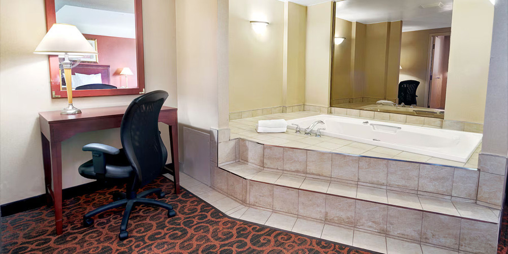 $55.80 & Up for a 1-Night Stay at the Ramada by Wyndham Niagara Falls