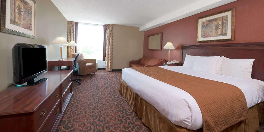 $55.80 & Up for a 1-Night Stay at the Ramada by Wyndham Niagara Falls